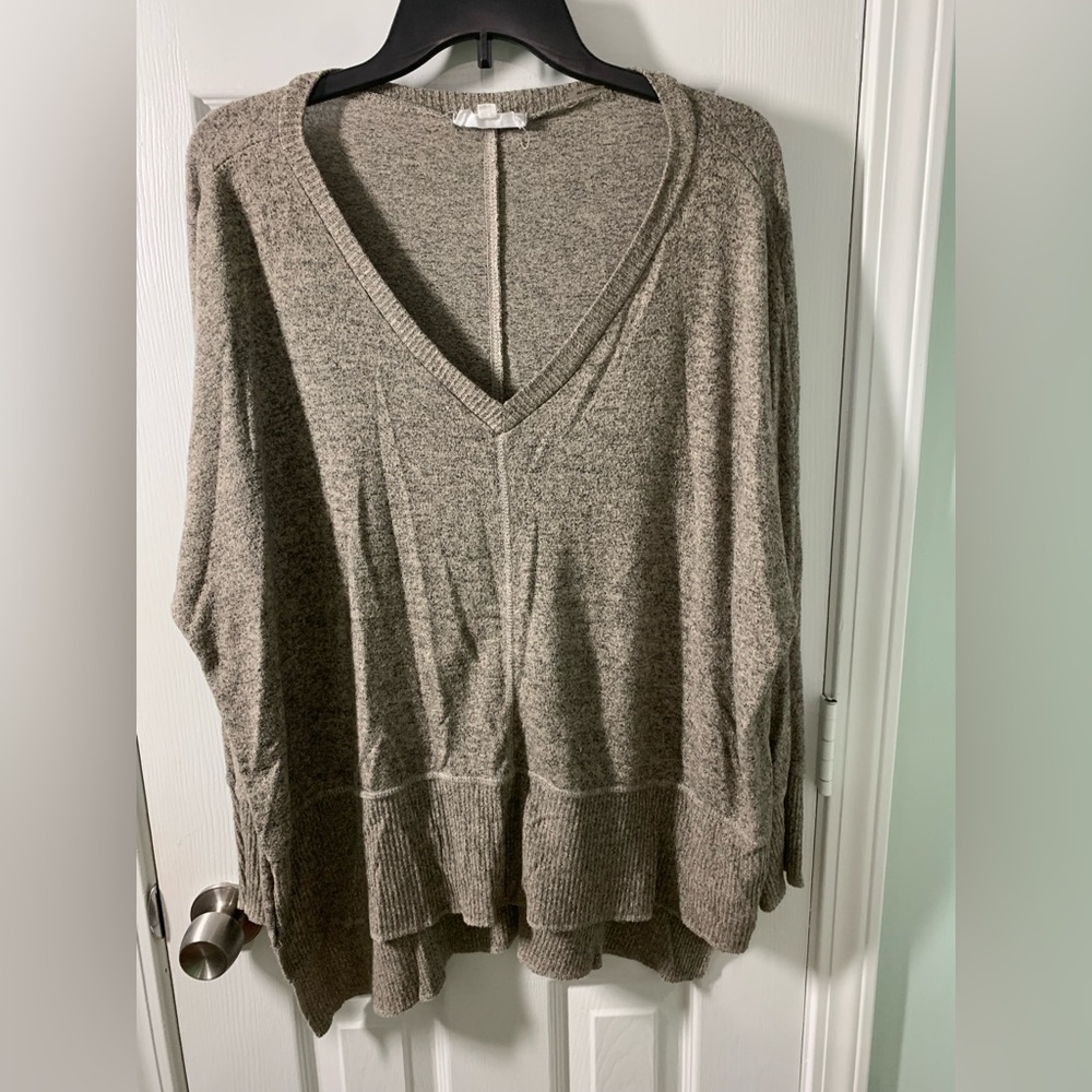 Cozy V-Neck Pullover Sweater in Heather Taupe